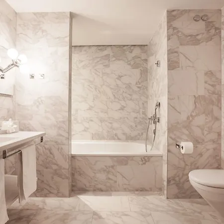Ξενοδοχείο Ema House 4*