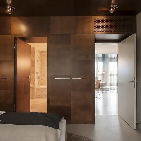 Hotel Ema House