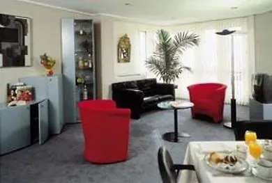 Готель Ema House