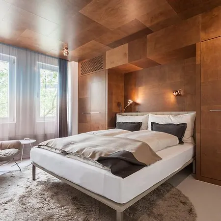 Ema House