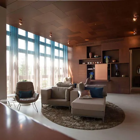 Готель Ema House