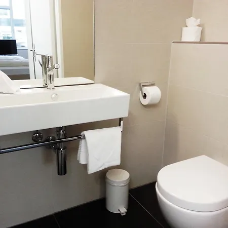 فندق إي إم أي هاوس للأجنحة الفندقية