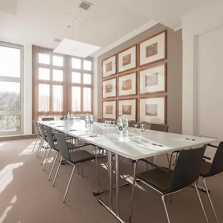 Готель Ema House