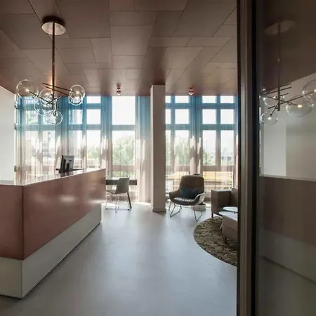 إي إم أي هاوس للأجنحة الفندقية فندق 4*