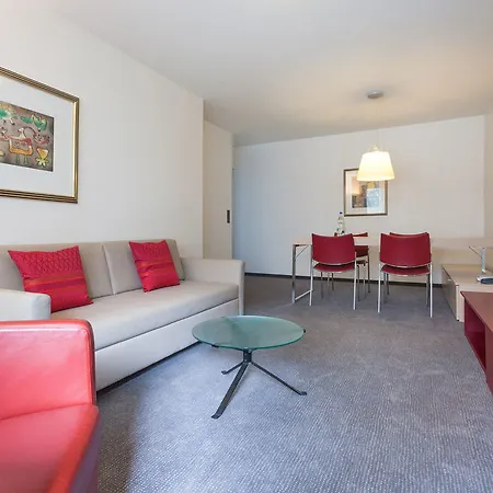 إي إم أي هاوس للأجنحة الفندقية فندق