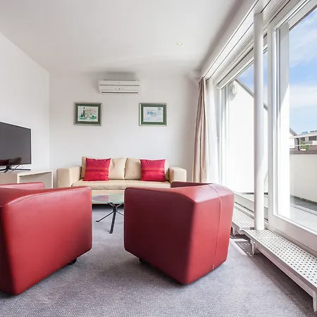 إي إم أي هاوس للأجنحة الفندقية 4*