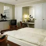 Hotel Ema House