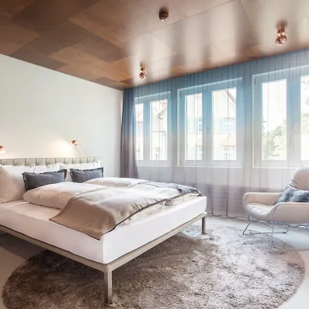 ホテル Ema ハウス ス​​イーツ 4*