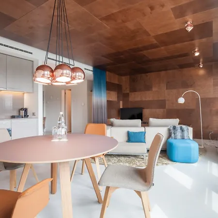 Ema ハウス ス​​イーツ ホテル