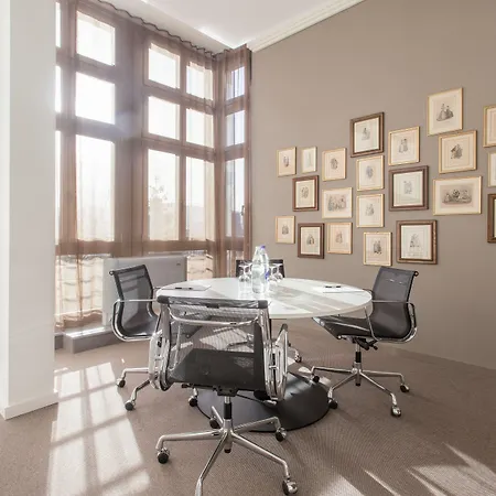 Ema ハウス ス​​イーツ ホテル 4*