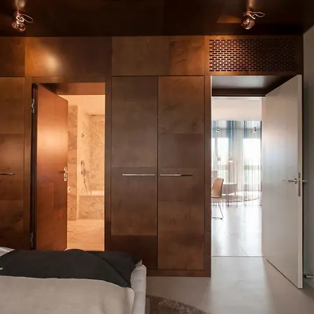 Hotel Ema House