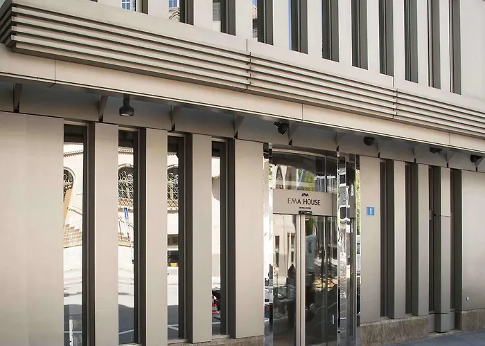 Hotell Ema House 4*