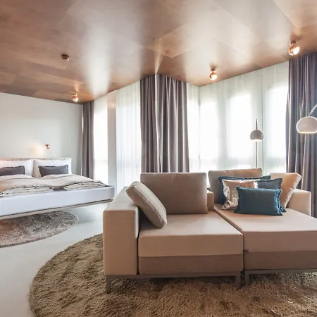 Ema House Отель